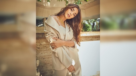 Pooja Hegde's outfit comes with an oversized blazer, high rise cropped trousers and a crop tank top.(Instagram/@hegdepooja)
