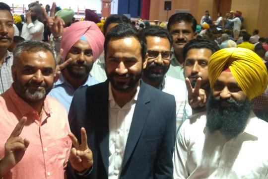 Two-time Barnala MLA Gurmeet Singh Meet Hayer with supporters at the ceremony at Raj Bhawan on Saturday. (Sanjeev Sharma/HT) Two-time Barnala MLA Gurmeet Singh Meet Hayer with supporters at the ceremony at Raj Bhawan on Saturday. (Sanjeev Sharma/HT)