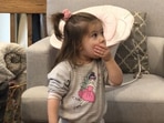 Screengrab from the Reddit video that shows a little girl getting shocked to see dinosaurs on television. (reddit/@KingBobbyB) Screengrab from the Reddit video that shows a little girl getting shocked to see dinosaurs on television. (reddit/@KingBobbyB)
