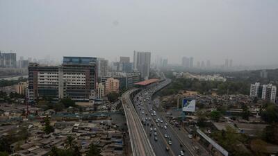Aerial view of cityscape from Western Express Highway, Jogeshwari on a hazy and cloudy day all over Mumbai on Sunday. (Vijay Bate/HT Photo) Aerial view of cityscape from Western Express Highway, Jogeshwari on a hazy and cloudy day all over Mumbai on Sunday. (Vijay Bate/HT Photo)