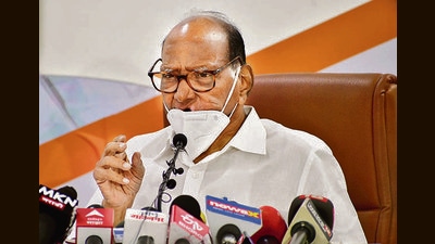 Nationalist Congress Party (NCP) president Sharad Pawar is hopeful about resolving the Purandar international airport site issue as he will meet the ministry of defence (MoD) in the next 15 days (HT PHOTO) Nationalist Congress Party (NCP) president Sharad Pawar is hopeful about resolving the Purandar international airport site issue as he will meet the ministry of defence (MoD) in the next 15 days (HT PHOTO)