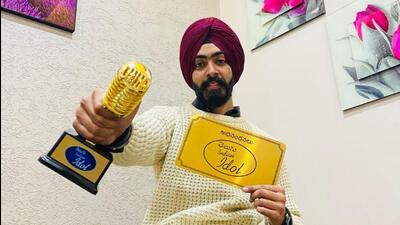 Student of BA Economics final year, Jaskaran Singh of Ludhiana, wants to do playback singing for Telugu actor Allu Arjun. (HT PHOTO)