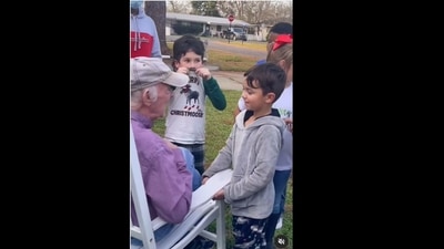 A screengrab of the video of an elderly man meeting kids. (goodnewsdog/Instagram) A screengrab of the video of an elderly man meeting kids. (goodnewsdog/Instagram)