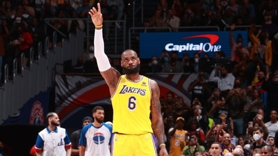 LeBron James extends his gratitude towards the crowd, who gave the 37-year-old a standing ovation. (Twitter/NBA) LeBron James extends his gratitude towards the crowd, who gave the 37-year-old a standing ovation. (Twitter/NBA)