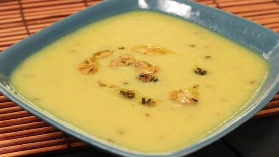 Dhan-Dar is traditionally made with toover dal, rice, and spices like cardomom, cinnamon stick, garlic, cumin seeds are added to it. It is served with steamed rice and any of the accompaniments like Boti or Patra ni Machi.(Pinterest/Sanjeev Kapoor)