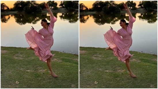 With the sunset and a water body in the backdrop, Mrunal danced with all her heart for the camera.(Instagram/@mrunalthakur)