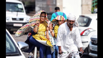 People cover their heads in the heat in Lucknow on Monday (ANI) People cover their heads in the heat in Lucknow on Monday (ANI)