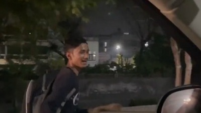 A screengrab from the viral video (Vinod Kapri/Twitter)