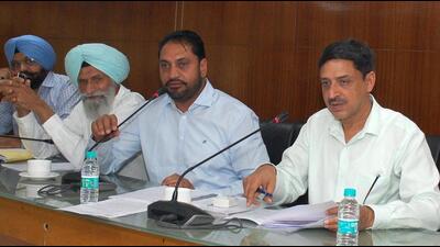 Mohali mayor Amarjit Singh Sidhu (centre) and municipal corporation commissioner Kamal Kumar Garg (right) during the House meeting on Monday. (Keshav Singh/HT) Mohali mayor Amarjit Singh Sidhu (centre) and municipal corporation commissioner Kamal Kumar Garg (right) during the House meeting on Monday. (Keshav Singh/HT)