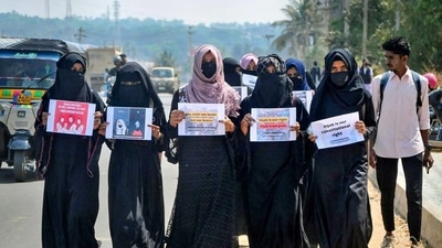Muslim students wearing burqa protest against the Karnataka high court's verdict on hijab by boycotting their internal exams in front of IDSG college in Chikmagalur on Wednesday. (PTI) (HT_PRINT) Muslim students wearing burqa protest against the Karnataka high court's verdict on hijab by boycotting their internal exams in front of IDSG college in Chikmagalur on Wednesday. (PTI) (HT_PRINT)