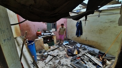 The site of a gas explosion that seriously injured four persons in Kalwa on Sunday night. (PRAFUL GANGURDE/HT PHOTO) The site of a gas explosion that seriously injured four persons in Kalwa on Sunday night. (PRAFUL GANGURDE/HT PHOTO)