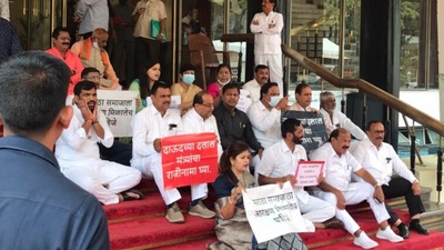 BJP MLAs stage protest outside Maharashtra Assembly (ANI)