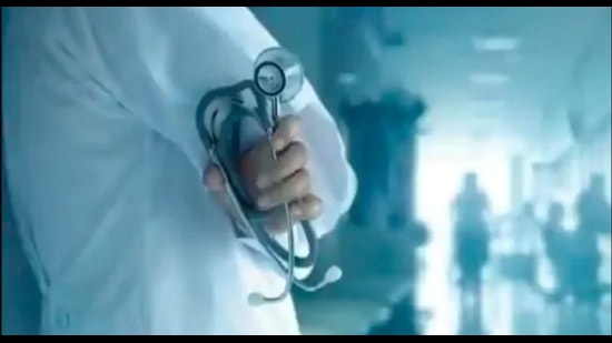 After obtaining a DNB degree, the doctor will have to join government service and serve for 10 years continuously or else will have to pay ₹1 crore, said the guidelines. (Pic for representation)