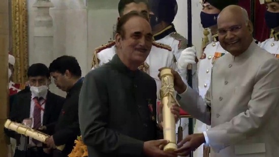 Senior Congress leader Ghulam Nabi Azad receives his Padma Bhushan award from President Ram Nath Kovind. (ANI) Senior Congress leader Ghulam Nabi Azad receives his Padma Bhushan award from President Ram Nath Kovind. (ANI)