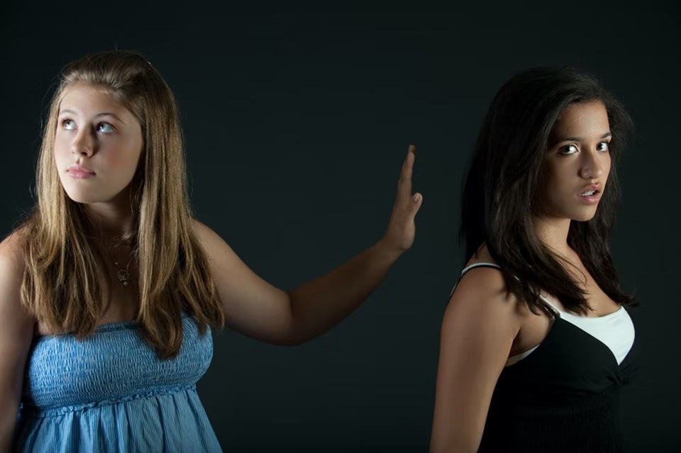 According to experts, frenemies should be best kept at distance (Unsplash)