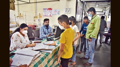 Children of 12-15 age group registering for mandated Corbevax vaccine of Biological E at Kamala Nehru Hospital, in Mangalwar peth on Saturday. (HT PHOTO) Children of 12-15 age group registering for mandated Corbevax vaccine of Biological E at Kamala Nehru Hospital, in Mangalwar peth on Saturday. (HT PHOTO)