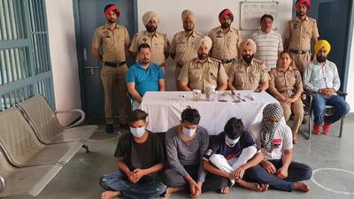 The arrested accused of snatching and robbery in custody of Police Division number 1 in Ludhiana on March 20, 2022. (HT PHOTO)