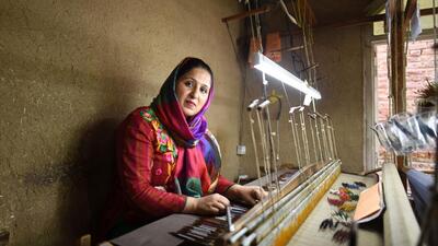 Shaheena Akhtar, 34, an award-winning Kani shawl entrepreneur based in Srinagar’s Old City, not only weaves trends into tradition but also helps weavers in distress, most of them women. (HT photo) Shaheena Akhtar, 34, an award-winning Kani shawl entrepreneur based in Srinagar’s Old City, not only weaves trends into tradition but also helps weavers in distress, most of them women. (HT photo)