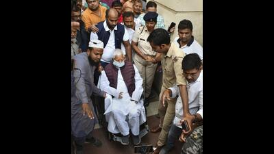RJD chief Lalu Prasad Yadav being shifted to AIIMS, Delhi on Tuesday. (PTI)