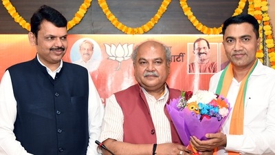 Union Minister Narendra Singh Tomar, BJP leader Devendra Fadnavis, Goa acting CM Pramod Sawant during a meeting in Panaji on Monday. (ANI photo) Union Minister Narendra Singh Tomar, BJP leader Devendra Fadnavis, Goa acting CM Pramod Sawant during a meeting in Panaji on Monday. (ANI photo)