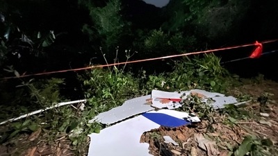 Tengxian County: In this photo released by China's Xinhua News Agency, debris is seen at the site of a plane crash in Tengxian County in southern China's Guangxi Zhuang Autonomous Region. (AP) Tengxian County: In this photo released by China's Xinhua News Agency, debris is seen at the site of a plane crash in Tengxian County in southern China's Guangxi Zhuang Autonomous Region. (AP)