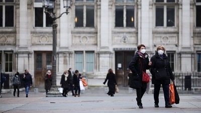 Women wearing protective face masks due to the Omicron variant. (REUTERS)