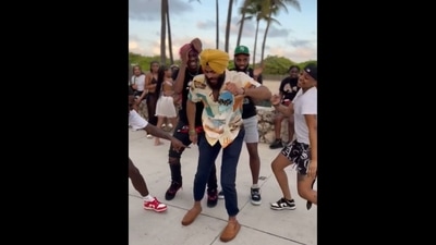 A Sikh man impressed with his Hip Hop dance moves during an impromptu performance in Miami. (turbanmagic/Instagram ) A Sikh man impressed with his Hip Hop dance moves during an impromptu performance in Miami. (turbanmagic/Instagram )