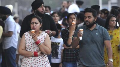 Residents turning to ice-cream to beat the soaring temperature at Sukhna Lake in Chandigarh on Sunday. (Keshav Singh/HT)