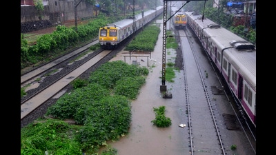 Both zonal railways have started cleaning culverts and desilting of drains that go across its suburban railway tracks. (Vijayanand Gupta/HT Photo) Both zonal railways have started cleaning culverts and desilting of drains that go across its suburban railway tracks. (Vijayanand Gupta/HT Photo)
