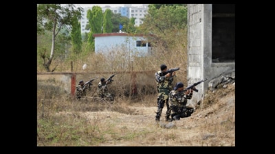 The Agnibaaz Division on Tuesday organised a joint exercise between the Indian Army and Maharashtra police at Lullanagar in Pune. (HT PHOTO) The Agnibaaz Division on Tuesday organised a joint exercise between the Indian Army and Maharashtra police at Lullanagar in Pune. (HT PHOTO)