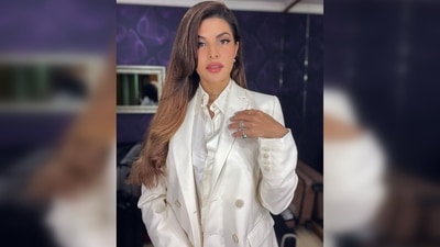 Jacqueline Fernandez left the top section of her shirt unbuttoned and teamed her look with a blazer. (Instagram/@jacquelinef143) Jacqueline Fernandez left the top section of her shirt unbuttoned and teamed her look with a blazer. (Instagram/@jacquelinef143)
