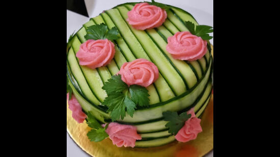 Hema Malik, a Gurugrammer has been trying various techniques to make the cakes look attractive.