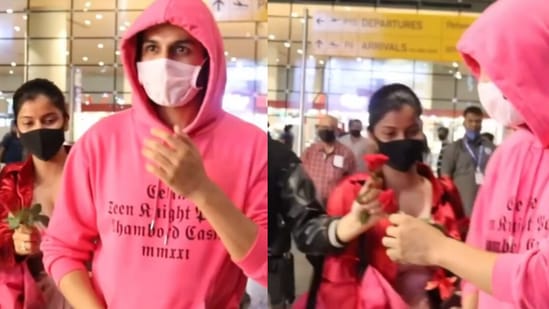 Kartik Aaryan receives flowers from his female fans.