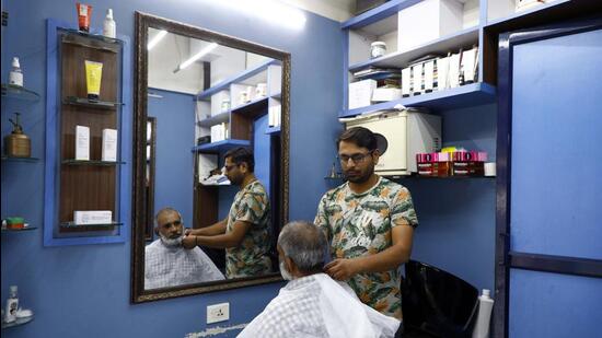 Amit Shinde at Sadashiv Peth in Pune, on Tuesday. Shinde is struggling to streamline his business. Since Covid outbreak, there have been thousands of cases in Pune where individuals and families escaped coronavirus only to fall prey to financial ruin in the form of job losses and mental health issues. (RAHUL RAUT/HT)