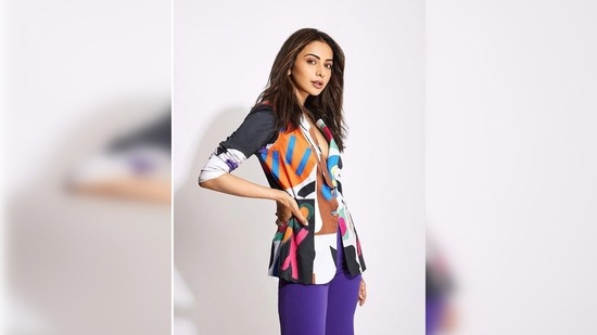 The stylist behind Rakul Preet's trendy look is Anshika Verma.(Instagram/@rakulpreet)