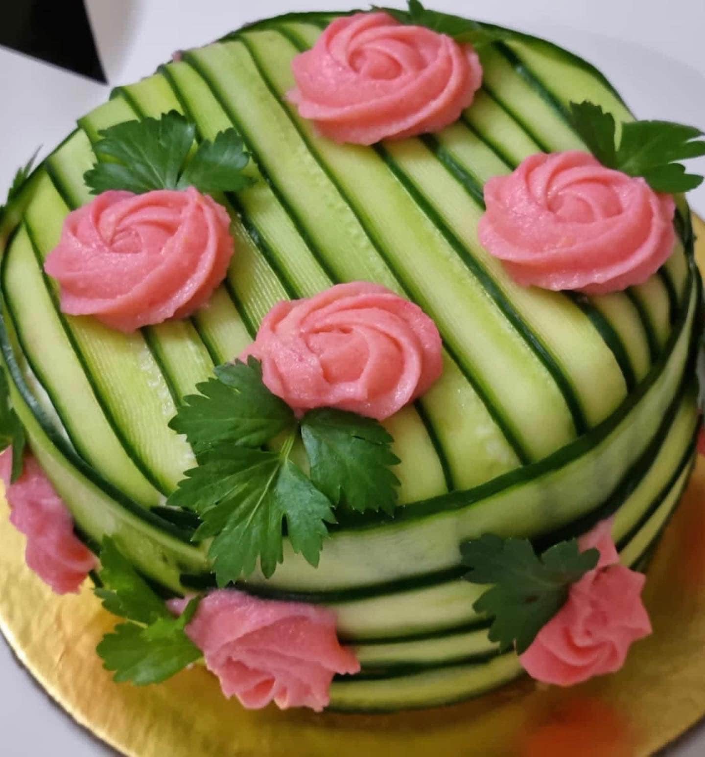 Hema Malik, a Gurugrammer has been trying various techniques to make the cakes look attractive.