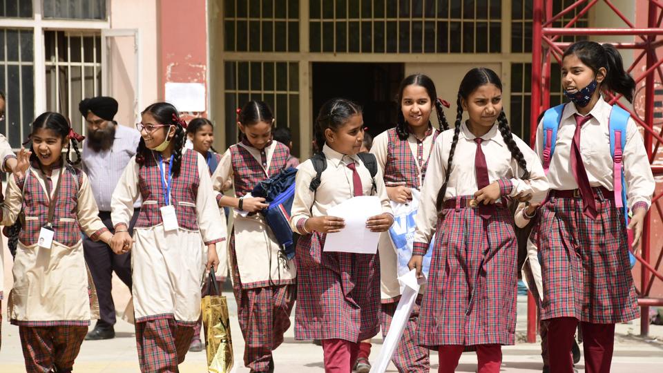The study is particularly relevant for the early days of an infectious disease outbreak when policymakers face the difficult decision of enacting school closures in their respective districts. (Harsimar Pal Singh/HT)