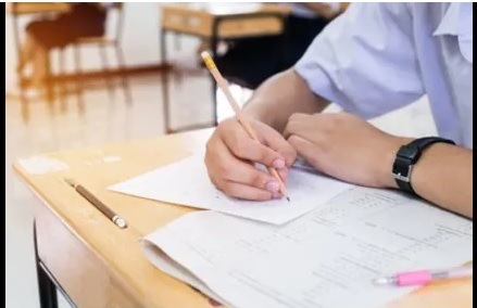 The AICTE had last year left it to the universities to decide if they want to keep mathematics, physics and chemistry as mandatory subjects for admissions to engineering courses. (File Photo) The AICTE had last year left it to the universities to decide if they want to keep mathematics, physics and chemistry as mandatory subjects for admissions to engineering courses. (File Photo)