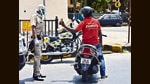 Delivery agents cite on-road challenges in response to the recent 10-minute food delivery announcement. (Photo:Anshuman Poyrekar/HT ((Image for representational purpose)) Delivery agents cite on-road challenges in response to the recent 10-minute food delivery announcement. (Photo:Anshuman Poyrekar/HT ((Image for representational purpose))