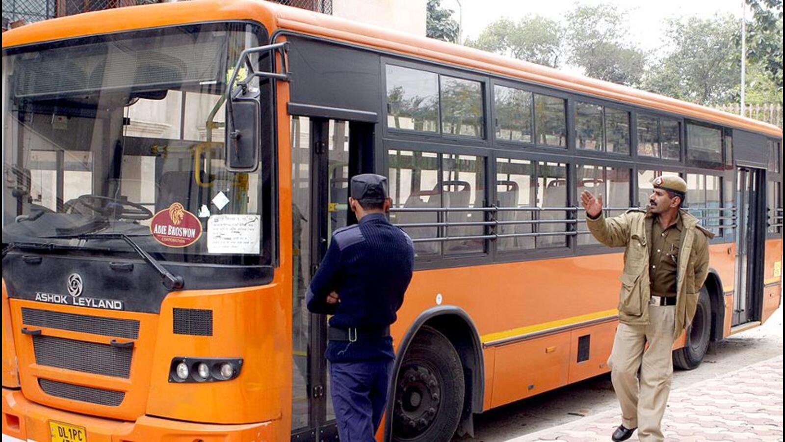 ₹10k fine for bus, truck not staying in lane: Delhi govt