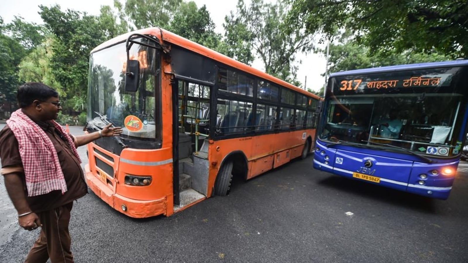 From April 1, Delhi to have dedicated lanes for buses, goods carriers