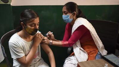 Gurugram, India-March 23: A health worker administers a dose of the Covid-19 vaccine Corbevax to a student in the age group of 12 to 14 years at a private school in Heera Nagar, Gurugram, India, on Wednesday, 23 March 2022. (Photo by Parveen Kumar/Hindustan Times) Gurugram, India-March 23: A health worker administers a dose of the Covid-19 vaccine Corbevax to a student in the age group of 12 to 14 years at a private school in Heera Nagar, Gurugram, India, on Wednesday, 23 March 2022. (Photo by Parveen Kumar/Hindustan Times)