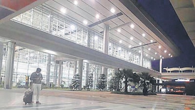 A progress report has also been sought from Chandigarh administration regarding steps taken by them for providing alternative shorter route for approaching the airport from Chandigarh side. (HT File)