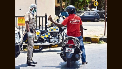 Delivery agents cite on-road challenges in response to the recent 10-minute food delivery announcement. (Photo:Anshuman Poyrekar/HT ((Image for representational purpose))