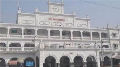 LMC health department officials had made a purchase of 1,000 quintals of lime at higher rates and were preparing for further purchases, but the matter came to the notice of additional municipal commissioner Abhay Pandey, who raised objections. (File photo)