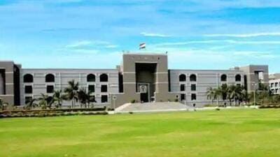 A PIL was filed in the Gujarat high court challenging the state government’s decision to commence in-person education in Gujarat Secondary and Higher Secondary Education Board schools mandating 100% attendance. (HT File)