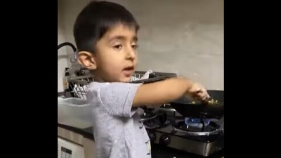 The little boy making some fried rice in this viral Instagram video. (Instagram/@sonikabhasin) The little boy making some fried rice in this viral Instagram video. (Instagram/@sonikabhasin)