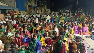 As per the agreement signed with APCRDA, the farmers were allotted 250-400 square yards of commercial plot besides 1,000 square yards of residential plots in the capital region, for every acre of land they had surrendered to the authority. (HT Photo) As per the agreement signed with APCRDA, the farmers were allotted 250-400 square yards of commercial plot besides 1,000 square yards of residential plots in the capital region, for every acre of land they had surrendered to the authority. (HT Photo)