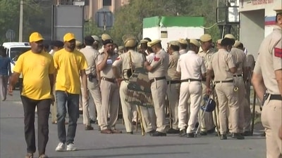 Security strengthened in view of proposed march from Kherki Dhaulla toll (Givo Cut) to Hero Honda chowk on NH48, in Gurugram. (ANI) Security strengthened in view of proposed march from Kherki Dhaulla toll (Givo Cut) to Hero Honda chowk on NH48, in Gurugram. (ANI)