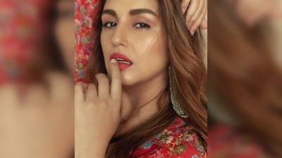 Huma Qureshi wore long oxidised earrings that complemented her overall look really well and opted for soft peachy eyes and bold red lips. (Instagram/@iamhumaq) Huma Qureshi wore long oxidised earrings that complemented her overall look really well and opted for soft peachy eyes and bold red lips. (Instagram/@iamhumaq)